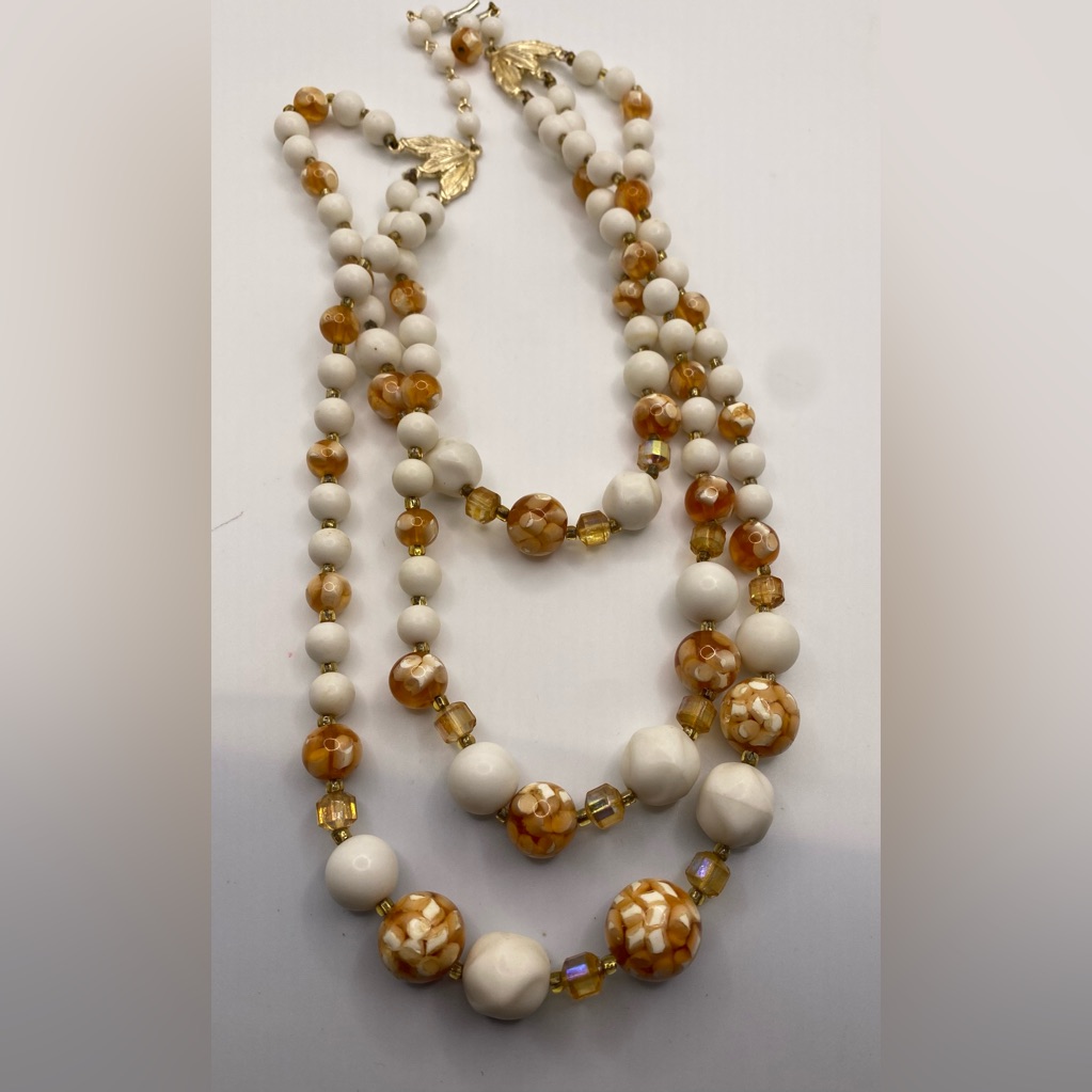 Japan Triple Strand Cascading Confetti Lucite Beaded Necklace Vintage 48$